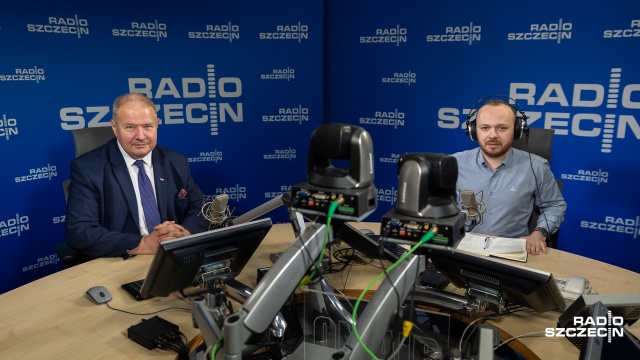 Poseł Prawa i Sprawiedliwości komentuje sytuację na granicy Polski z Białorusią: Dopóki temat będzie rezonował w Polsce, podbijany przez opozycję i część mediów, dopóty Łukaszenka będzie prowadził swoją operację ściągania imigrantów - oceniał w Rozmowach pod Krawatem Leszek Dobrzyński.