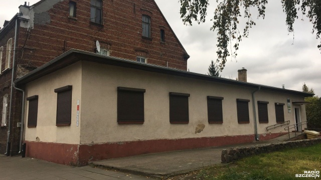 Biblioteka w szczecińskich Zdrojach nie tak szybko. Placówkę zamknięto kilka tygodniu temu. Okazało się, że przebywanie tam jest niebezpieczne dla zdrowia ze względu na zagrzybienie.