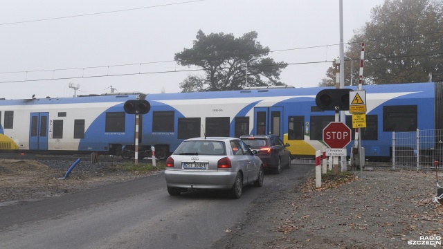 PKP Polskie Linie Kolejowe zamykają od soboty dla ruchu kierowców przejazd kolejowo-drogowy w miejscowości Grzędzice.