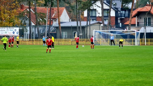 Dwa rekordy w jednym meczu. Podczas niedzielnego meczu Ligi Okręgowej Wybrzeże Rewalskie Rewal - Pomorzanin Nowogard, padł historyczny wynik - 53:0. To najwyższy bilans strzelonych w jednym meczu bramek w historii polskiego futbolu. Drugi rekord - tym razem świata - należy jednak do jednego z zawodników z Rewala