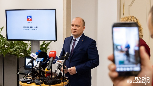 Prezydent Piotr Krzystek przedstawił dziennikarzom projekt budżetu miasta na rok 2022. Nie mówił jednak o tym, na co konkretnie przeznaczy pieniądze mieszkańców. Prezydent skupił się na krytyce założeń Polskiego Ładu dotyczących finansowania samorządów.