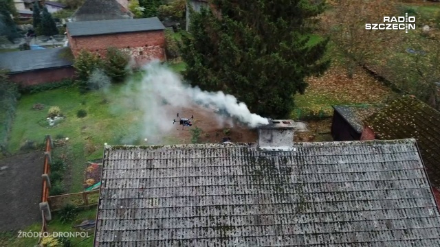 Dron patroluje dachy szczecińskich domów i kamienic. Sprawdza, co trafia do pieców mieszkańców miasta.