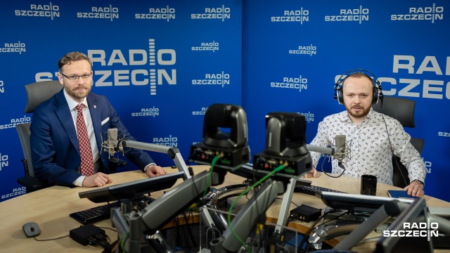 Prezydent miasta zamknął się w szpinakowym pałacu, zamiast rozmawiać z ludźmi i zarządzać Szczecinem, to polityczna arogancja Piotra Krzystka - oceniał w Rozmowach pod Krawatem wojewoda zachodniopomorski Zbigniew Bogucki.