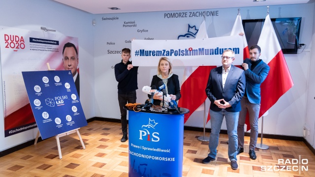 Wywieś baner, aby wesprzeć mundurowych. W ten sposób Prawo i Sprawiedliwość w Szczecinie włącza się do akcji MuremZaPolskimMundurem.