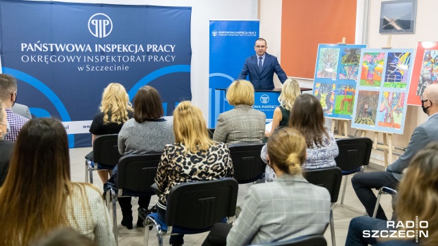Mają dobrą atmosferę w pracy, walczą ze stresem podczas wykonywania obowiązków zawodowych, a gdy ich pracownicy idą na emeryturę, to dobrze wspominają swój zakład. W piątek w Państwowej Inspekcji Pracy w Szczecinie nagrodzono firmy oraz instytucje, gdzie dba się o pracowników.