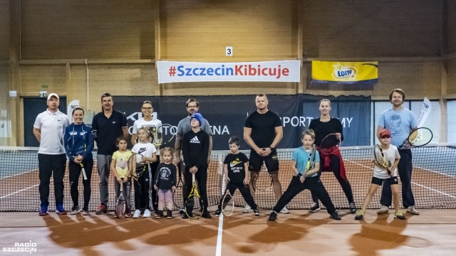 Frajda zarówno dla dzieci, jak i dorosłych. W szczecińskiej hali Polmotor Kia Arena odbyła się kolejna odsłona Familijnego Weekendu Tenisowego - czyli bezpłatnych treningów z tej dyscypliny.