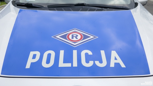 Samochód ciężarowy zderzył się z osobówką na drodze między Międzyzdrojami a Dargobądzem. Kierujący osobówką zginął.
