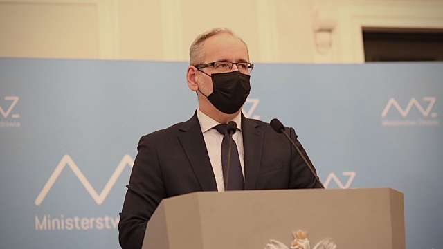 Polska wstrzymała loty z niektórych państw afrykańskich - poinformował o tym minister zdrowia Adam Niedzielski, który powiedział, że powodem jest nowy wariant koronawirusa o nazwie Omikron.
