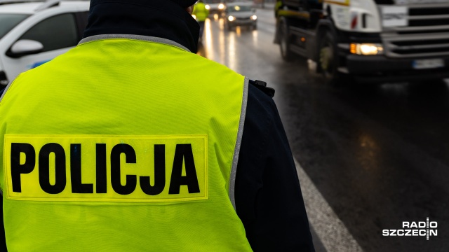 Był pijany, nie miał prawa jazdy, miał za to zakaz siadania za kierownicą. To kierowca, którego zatrzymali policjanci z Chojny.