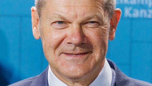 Posłowie Bundestagu wybrali Olafa Scholza na kanclerza. Polityk SPD potrzebował 369 głosów, przy czym wraz z partnerami koalicyjnymi z FDP i Zielonych mógł liczyć na wsparcie 417 posłów.