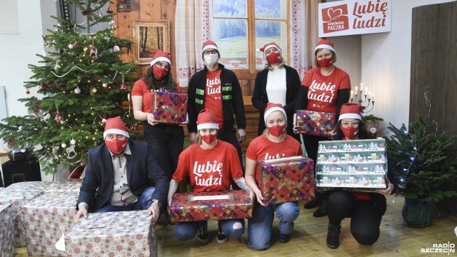 Już po raz 21. wolontariusze i darczyńcy stworzą paczki świąteczne, które trafią do ok. 600 rodzin z naszego województwa. Potrzebujące osoby dostaną m.in. długoterminową żywność, podstawowe środki higieny lub odzież.