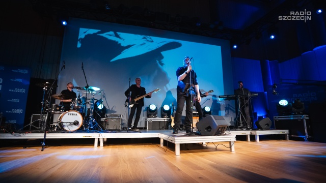 W studio S-1 Radia Szczecin odbył się premierowy koncert najnowszej płyty zespołu Fabryka pt. Dziwny Stan. W związku z zbliżającą się 40. rocznicą wprowadzenie stanu wojennego w Polsce.