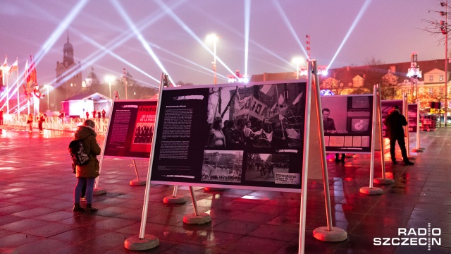 Zdjęcia ze stanu wojennego można zobaczyć na wystawie 1981 Stan W, którą w poniedziałek otwarto na placu Solidarności. Pokazuje ona Szczecin oraz inne miasta w Polsce w stanie wojennym.