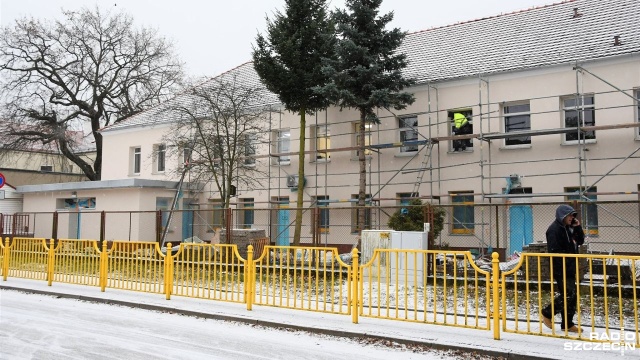 Przedłuża się termomodernizacja przedszkola przy ulicy Sosnowej w Świnoujściu. Powodem jest między innymi ogólny, kiepski stan budynku. Już wiadomo, kiedy prace mają się zakończyć.