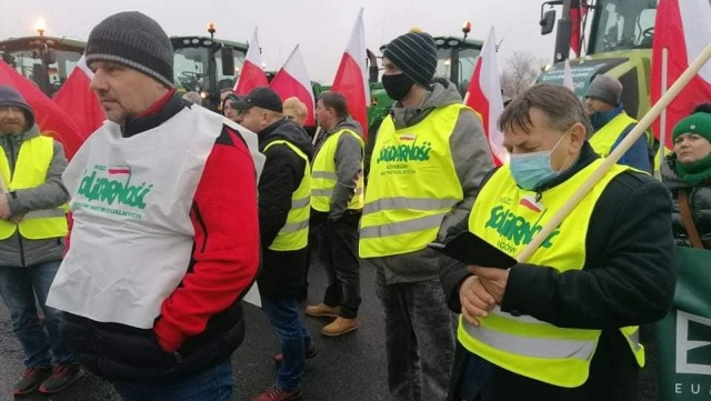 Rolnicy protestowali na granicy polsko-niemieckiej w miejscowości Buk. To demonstracja przeciwko polityce Komisji Europejskiej. Konkretnie chodzi o tzw. Zielony Ład.