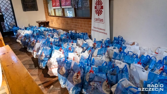 Tysiąc paczek chce przygotować na święta Caritas Archidiecezji Szczecińsko-Kamieńskiej wraz z parafią katedralną i sponsorami. Organizatorzy planują wręczyć paczki potrzebującym w Wigilię Bożego Narodzenia.