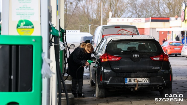 Niemcy oblegają polskie stacje benzynowe - opinie ekspertów