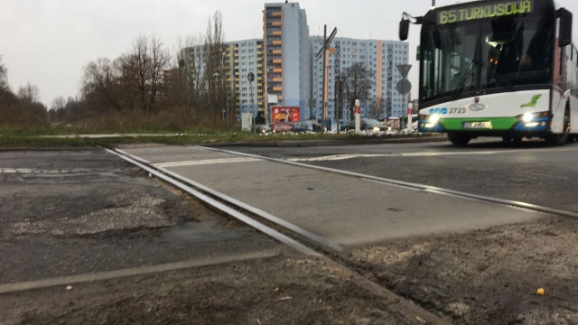 Przejazd kolejowy na ulicy Lnianej na prawobrzeżu Szczecina będzie wyremontowany - zapowiada PKP Polskie Linie Kolejowe.