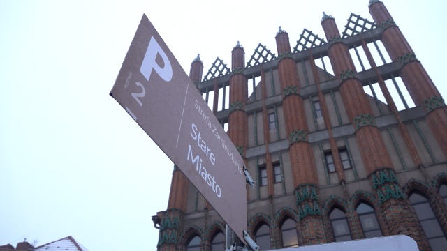 Parkowanie na Podzamczu w Szczecinie od środy jest płatne, ale nie ma jak zapłacić.