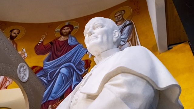 Imponująca figura papieża stanie w kościele na Warszewie [WIDEO, ZDJĘCIA]