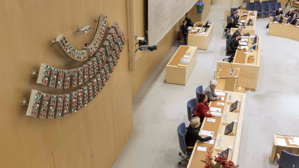 Szwedzki parlament przyjął w piątek ustawę o tymczasowym prawie pandemicznym. Fot. Melker Dahlstrand/Sveriges riksdag