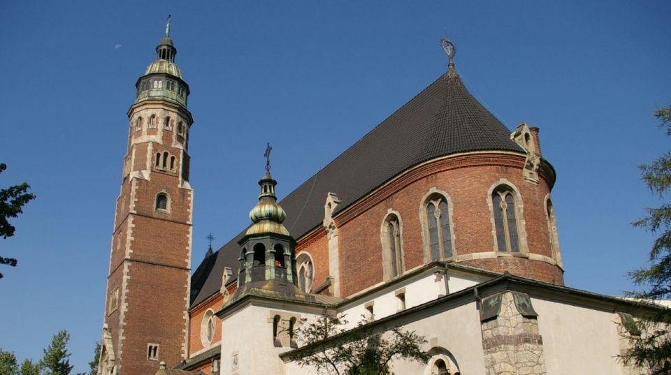 Bryła kościoła. źródło: https://pl.wikipedia.org/wiki/Bazylika_Naj%C5%9Bwi%C4%99tszego_Serca_Pana_Jezusa_w_Krakowie.