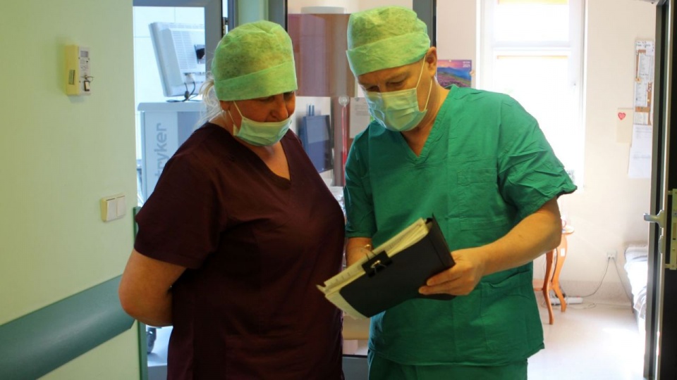 W 2019 w szpitalu odbyło się ponad tysiąc operacji, a rok wcześniej ponad 900. źródło: https://szpital-swinoujscie.pl/