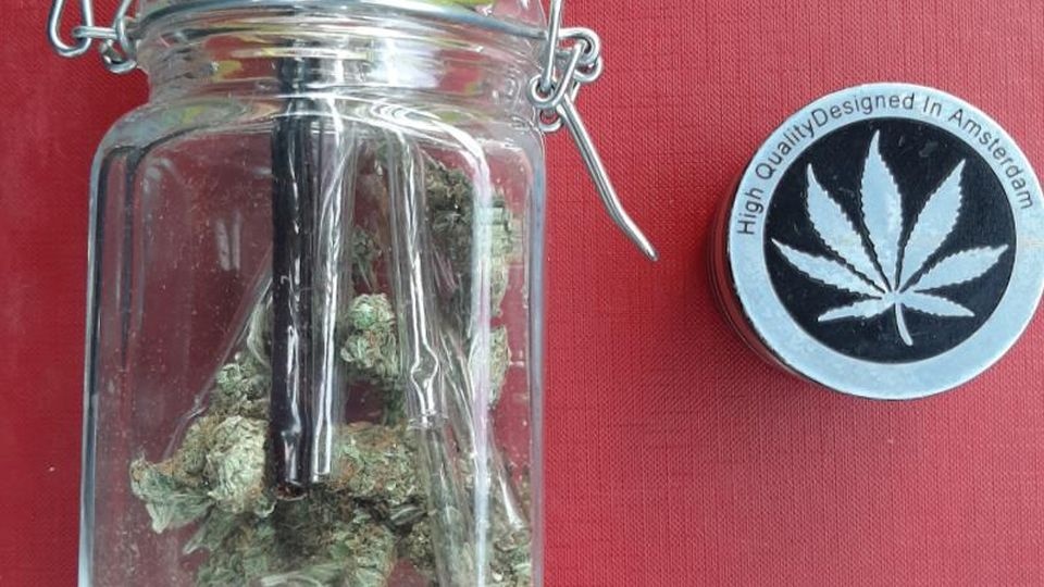 Kierowca miał we krwi ponad 2 promile alkoholu. Na miejscu interweniowała policja. źródło: KAS
