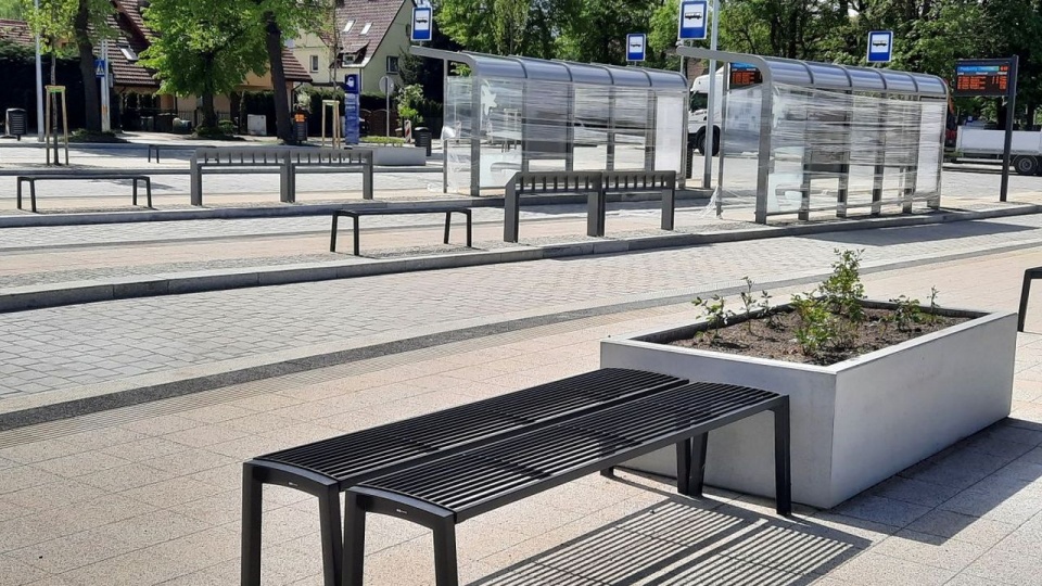 Na węzeł składa się wiele elementów, w tym między innymi System Informacji Pasażerskiej, nowe oświetlenie, chodniki oraz pętla autobusowa. Fot. www.zditm.szczecin.pl