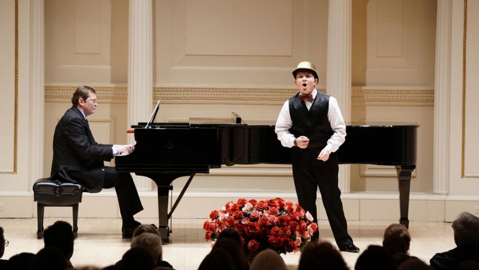 Romuald Kalischewski – pianista (od lewej), Alexander Kalischewski – sopran chłopięcy w Lincoln Center. Fot. Archiwum Rodziny Kalischewskich