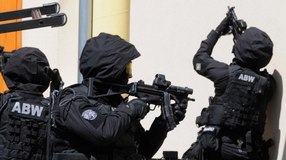 Funkcjonariusze Agencji Bezpieczeństwa Wewnętrznego. Fot. www.gov.pl