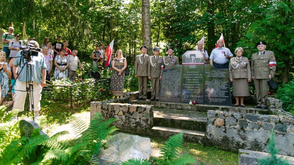 Rocznicę operacji "Ostra Brama" upamiętniła polska ambasada w Wilnie, wileńscy kombatanci oraz "Fundacja Pamięci Narodowej". Fot. Roman Niedźwiecki/@RadioZnadWilii1/twitter.com/plinlithuania