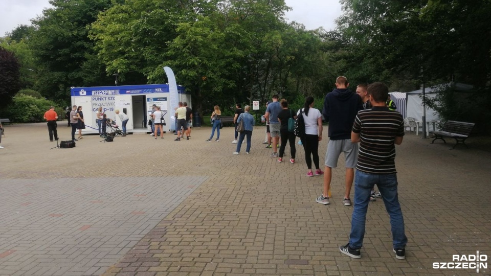 Mobilny punkt szczepień pozostanie w Kołobrzegu do 11 sierpnia, a każdego dnia będzie czynny w godzinach 10-18. Fot. Przemysław Polanin [Radio Szczecin]
