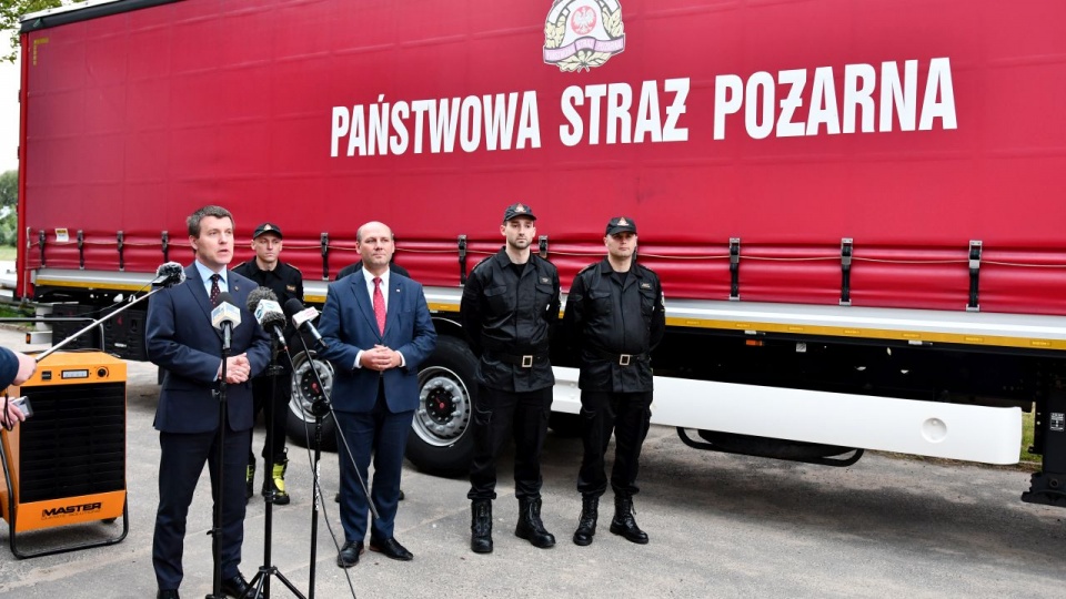 Jest to kolejna tego typu akcja pomocy po ubiegłotygodniowym transporcie osuszaczy do Nadrenii Północnej-Westfalii. źródło: https://www.gov.pl/web/dyplomacja/polska-przekazuje-kolejny-sprzet-w-ramach-pomocy-regionom-dotknietym-powodzia-w-niemczech