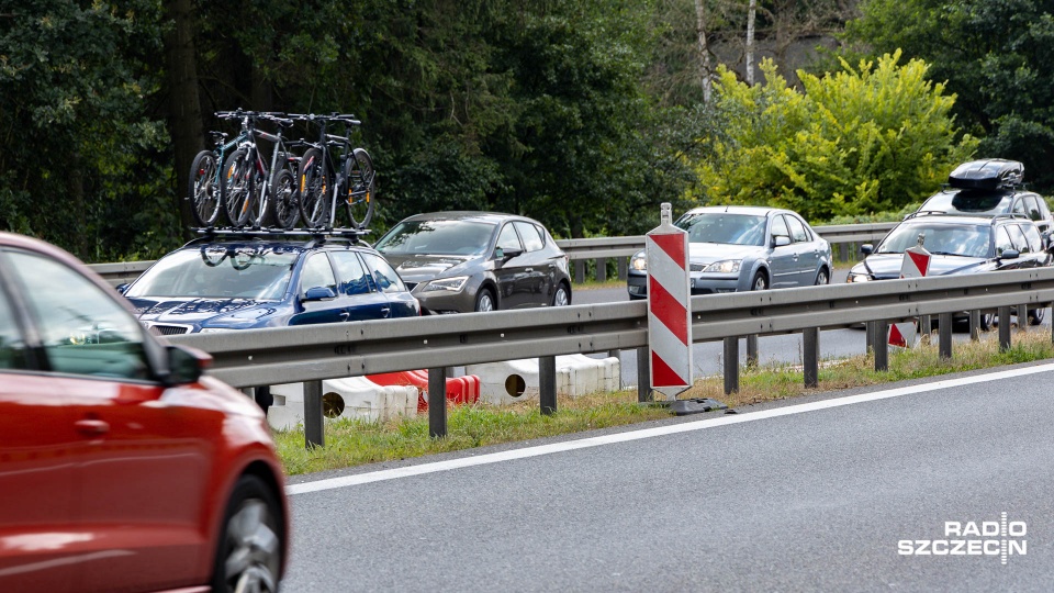 Korki tworzą się po obu stronach węzła Klucz na A6, gdzie kierowcy zjeżdżają w stronę Gorzowa i na S3 przy dojeździe do węzła. Fot. Robert Stachnik [Radio Szczecin]