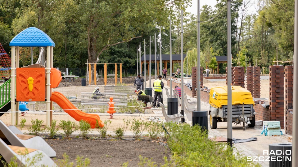 Najpierw obiekt miał być gotowy na początku roku, później w lipcu, a teraz ZUK podpisał aneks do umowy z firmą budowlaną, że inwestycja zakończy się wraz z końcem sierpnia. Fot. Robert Stachnik [Radio Szczecin]