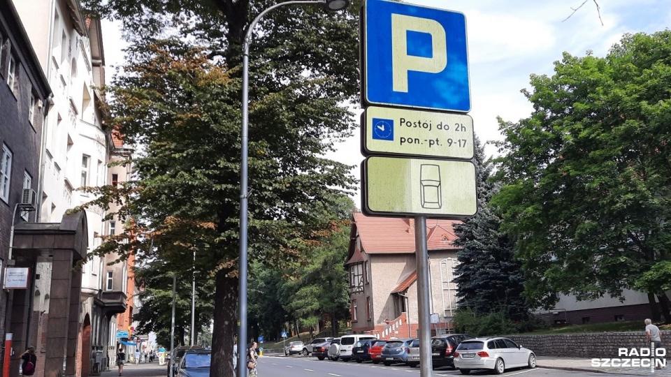 Bezpłatnie karty parkingowe mogą otrzymać posiadacze Stargardzkiej Karty Mieszkańca, czy też właściciele samochodów. Fot. Iwona Mazurek-Orłowska [Radio Szczecin]