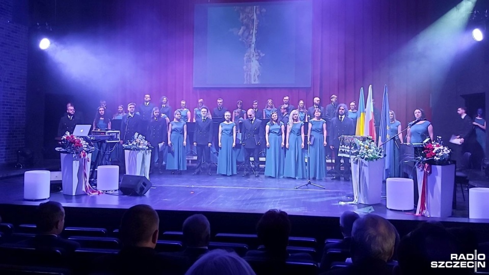 Uroczystość uświetnił Chór Akademii Morskiej w Szczecinie. Fot. Małgorzata Frymus [Radio Szczecin]