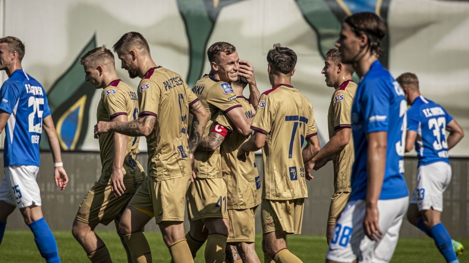 Pogoń zasłużenie wygrała w Rostocku 1:0. źródło: https://pogonszczecin.pl/