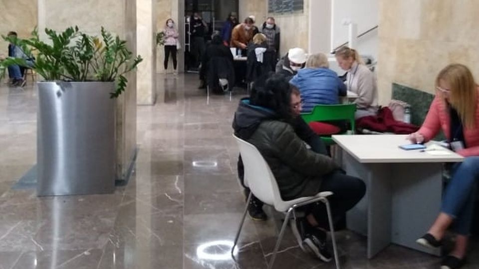 Rachmistrzowie czekają na mieszkańców także w punkcie spisowym w holu Urzędu Miasta przy Placu Armii Krajowej w Szczecinie. Fot. Internauta