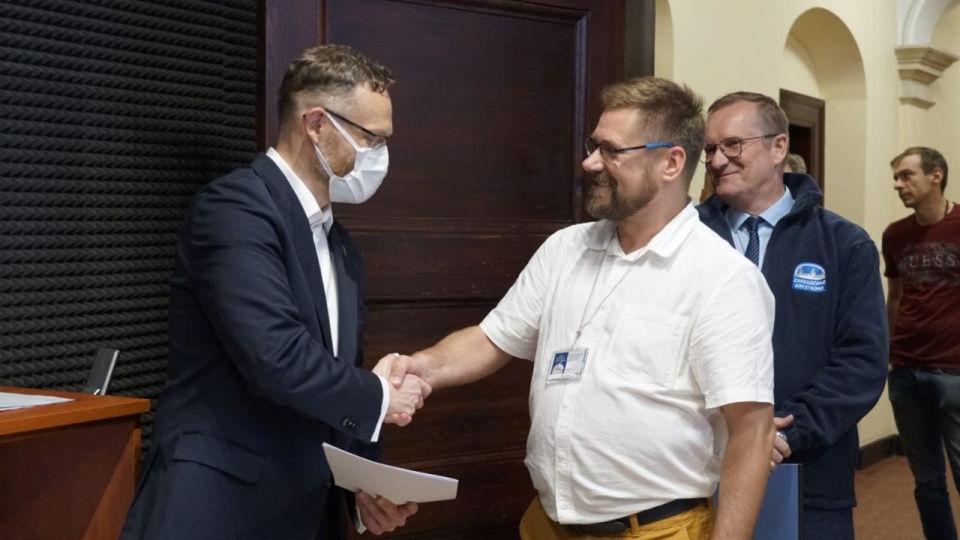 W dyspozytorni medycznej w ZUW w Szczecinie znajduje się 10 stanowisk - na sześciu przyjmowane są zgłoszenia, dwa służą do wysyłania zespołów. Fot. ZUW