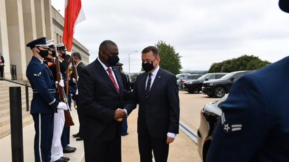 W czwartek Mariusz Błaszczak odwiedzi polskich żołnierzy przebywających w bazie Fort Sill w stanie Oklahoma. źródło: https://twitter.com/mblaszczak