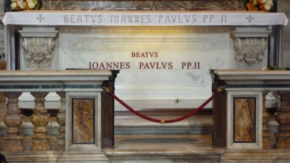 źródło: https://pl.wikipedia.org/wiki/Pogrzeb_Jana_Paw%C5%82a_II