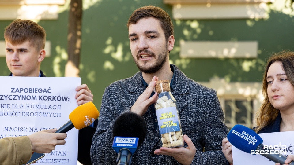 Nagrodę "Wielkiego Korkowego" wręczy prezydentowi Szczecina, Piotrowi Krzystkowi młodzieżówka PiS. Fot. Robert Stachnik [Radio Szczecin]