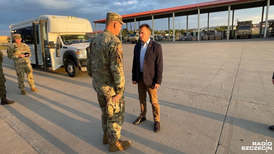 Z bazy Fort Sill minister Mariusz Błaszczak poleciał do stanu Ohio, do tamtejszych zakładów zbrojeniowych, gdzie powstają amerykańskie czołgi - Abramsy. Fot. Jan Pachlowski [Radio Szczecin]