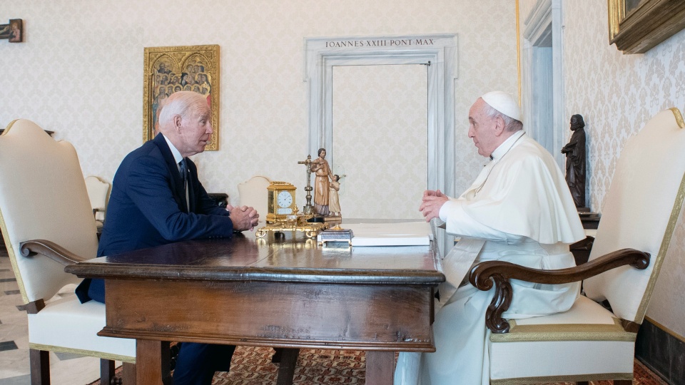 Spotkanie papieża z prezydentem Bidenem trwało 90 minut. https://twitter.com/POTUS
