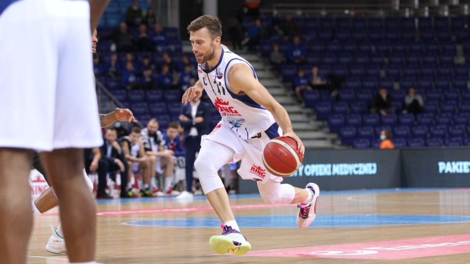 Niedzielny mecz koszykarzy Czarnych z Kingiem Szczecin rozpocznie się o godzinie 17.30 w hali Gryfia w Słupsku. Fot. King Szczecin/Przemysław Sierakowski