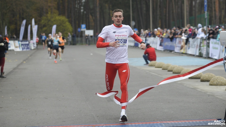 Zwycięzca 33. Goleniowskiej Mili - Michał Rozmys. Fot. Kamila Kozioł [Radio Szczecin]