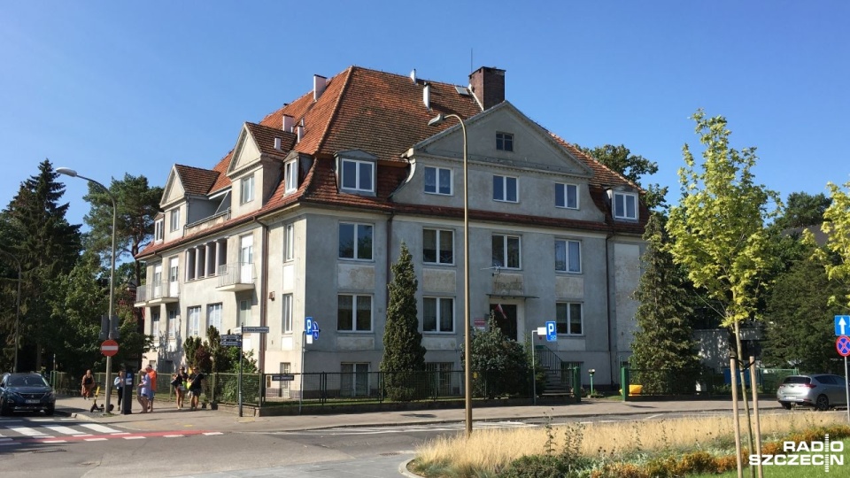 Budynek dawnej "Fregaty" mieści się przy ul. Żeromskiego, tuż obok promenady historycznej i wejścia na plażę. Fot. Joanna Maraszek [Radio Szczecin]