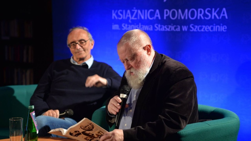 Michał Ogórek i prof. Jerzy Bralczyk - 2018. Fot. Książnica Pomorska w Szczecinie